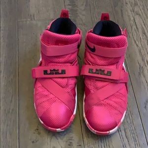 Nike LeBron Soldier IX Basketball Shoes - Size 3Y.